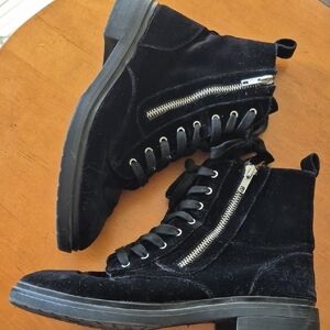 American Eagle Outfitters Black Velvet Lace & Zip Up Boots. Size 9. GUC